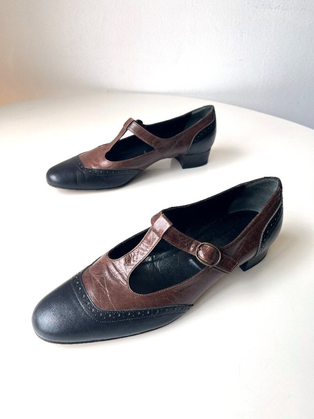Women's Varda Black & Brown T-Strap Low Heeled Mary Jane Pumps Shoes